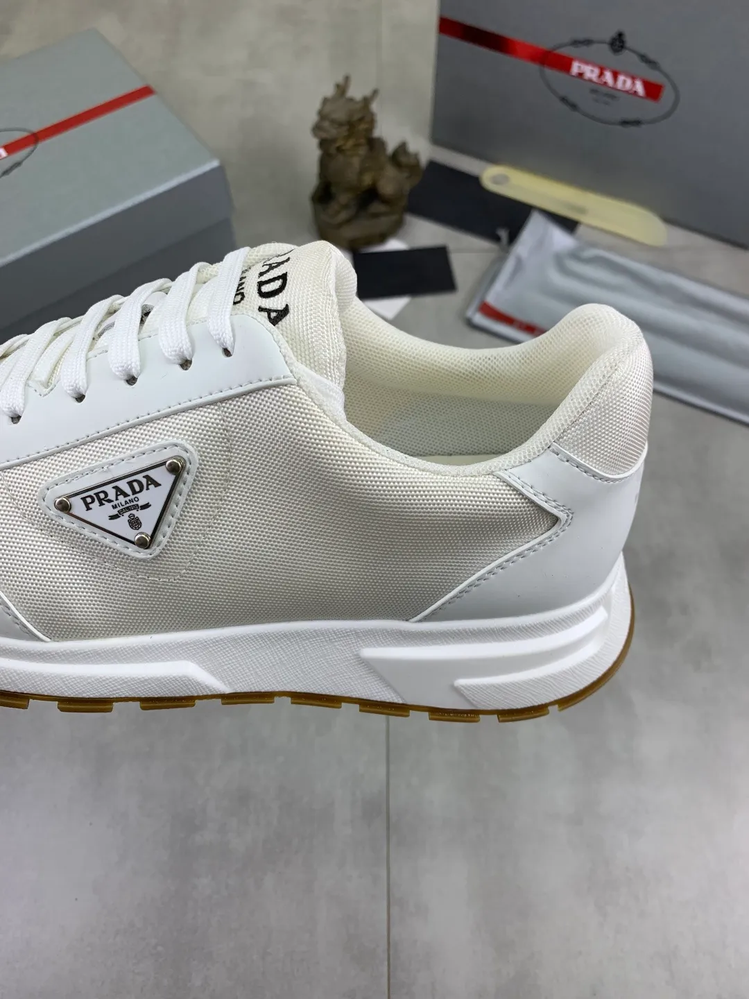 Men's men's shoes P560💰 [Real Price] Popular models are on the official website, 🆘 Trendy brand (Prada) mainly promotes popular models, avant-garde and versatile fashionable men's shoes private version mold opening, cowhide surface splicing 1:1.. Stylish and simple, original imported cowhide lining cowhide feet; the atmosphere and personality are more fashionable, eye-catching and pursuing class. It will subvert the old ideas and be a must-have for fashionistas who want to spend time with you! Must keep it! Tall and comfortable, large and low, high-end quality workmanship. Code number: 38-44 (45 customized) 2️⃣ optional.